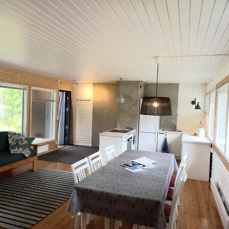 Private Lakeside In Nature Semesterbostad