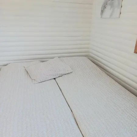 Private Lakeside In Nature 펜션