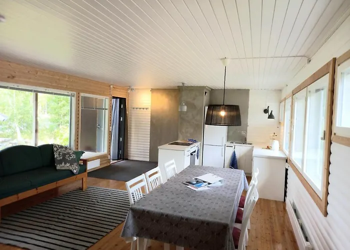 Private Lakeside In Nature 別荘