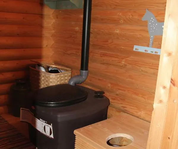 Private Lakeside In Nature 別荘